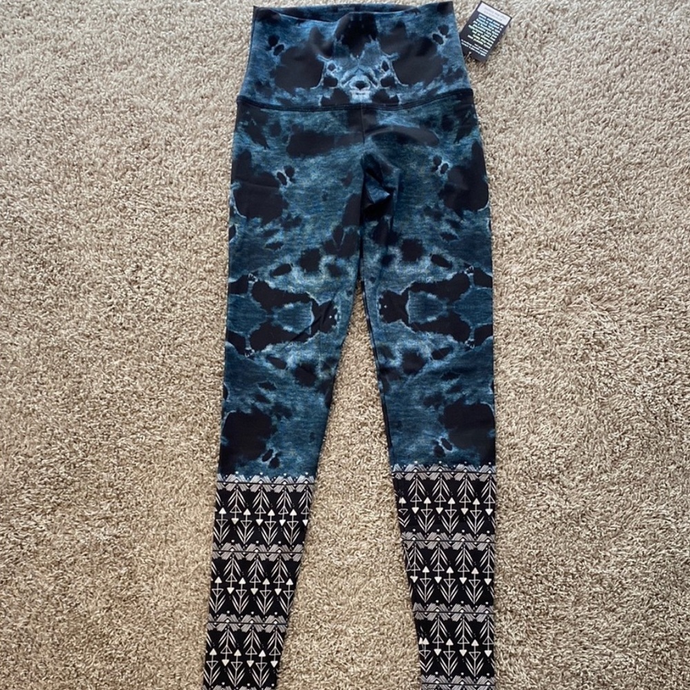 Onzie high rise graphic leggings
